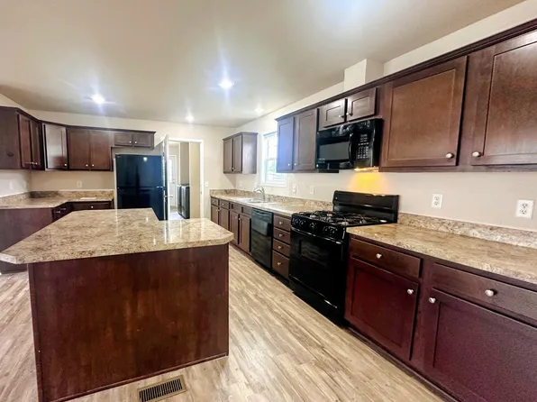 1132 Russell St #216, Wayland, MI 49348