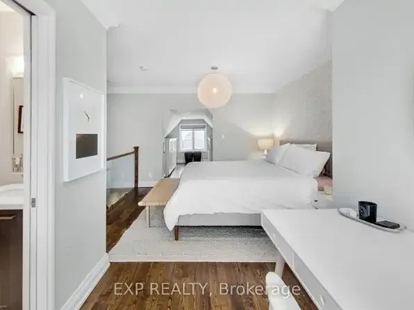 64 West Ave #1A, Toronto, ON M4M 2L8