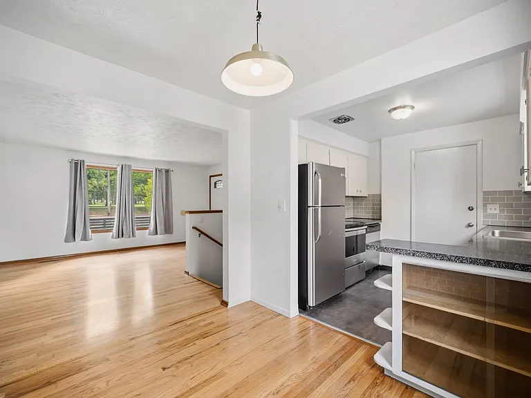 2925 W Northwest Blvd — Photo 24