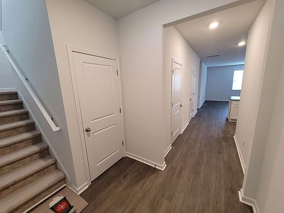 4th image of 811 Seathwaite Ln SE