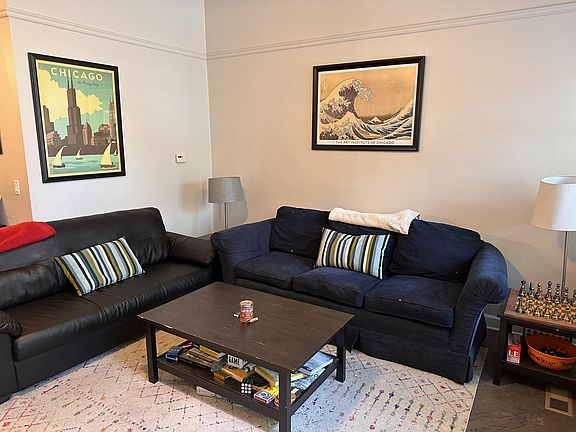 4th image of 1082 N Marshfield Ave APT 1F