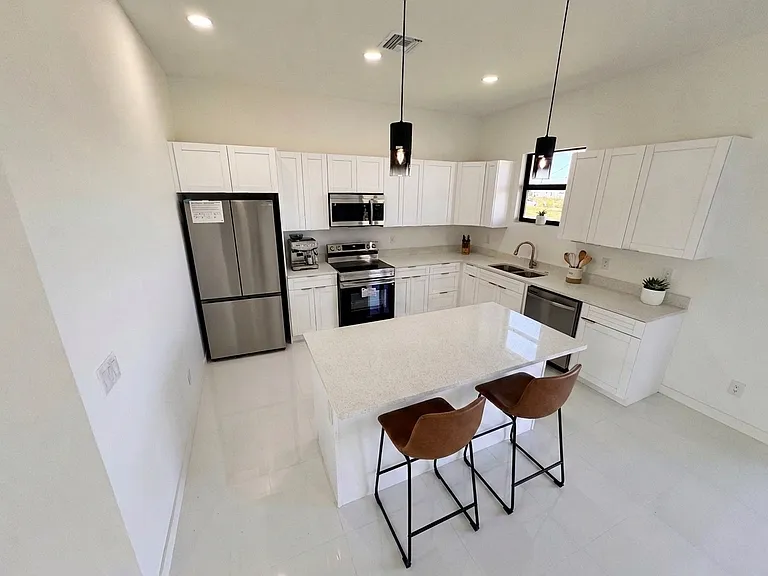 3032 NW 41st Ave — Photo 9