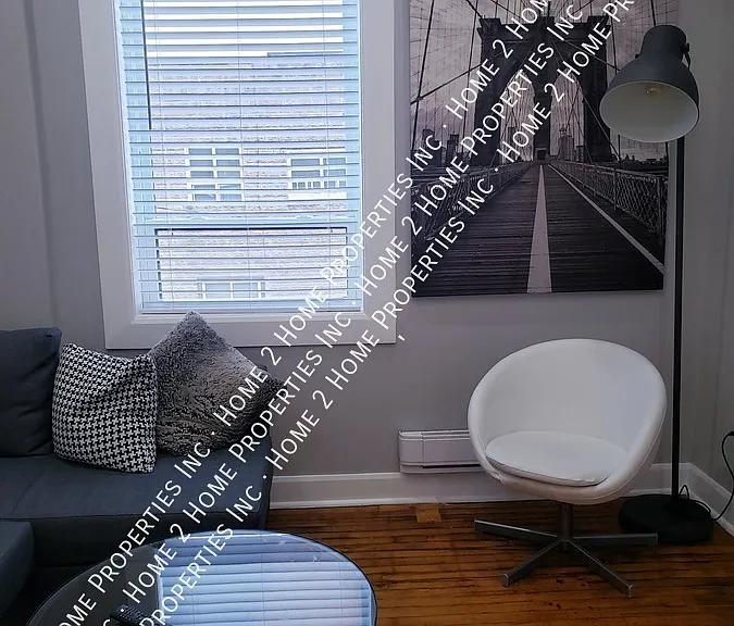 1154 Wyandotte St E #3 — Photo 2