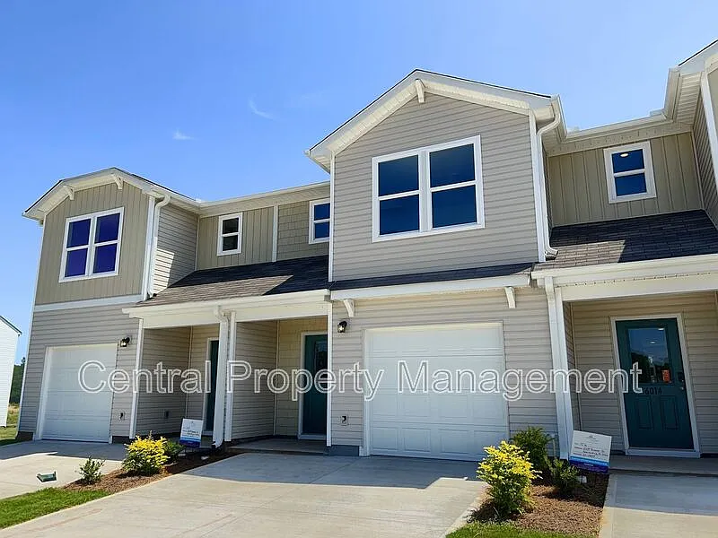 3 bed, 2.5 bath, 1410 sqft, $1,750 — Photo 2