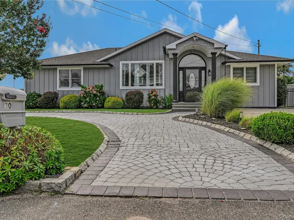 30 Tarpon Road, East Quogue, NY 11942