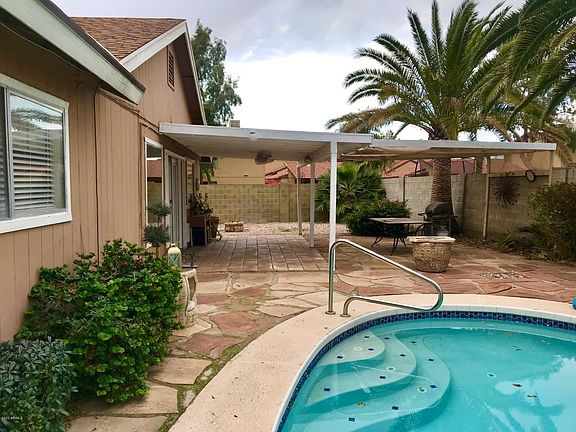 Covered patio & pool