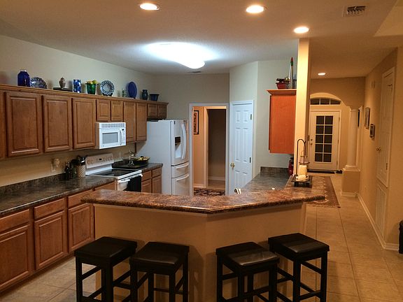 3rd image of 1643 Champagne Ave