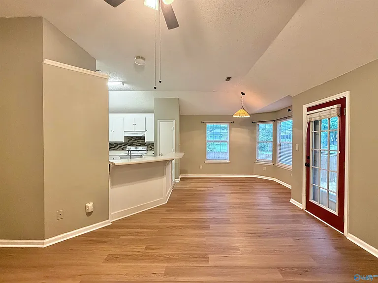 105 Sugarwood Ct — Photo 5