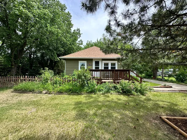 16 Quinn Ave SW, Huron, SD 57350