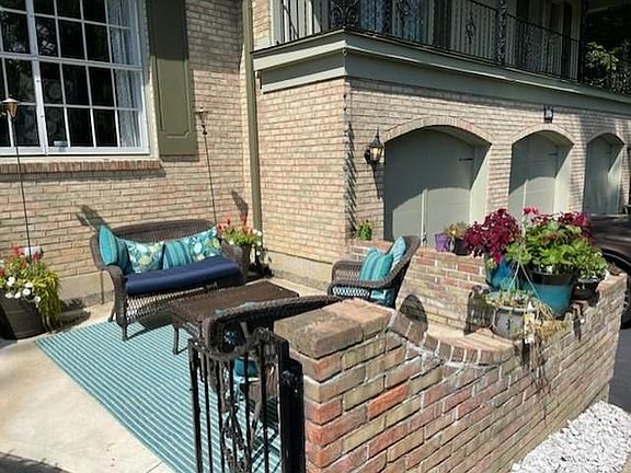2nd image of 419 Oakmead Pl