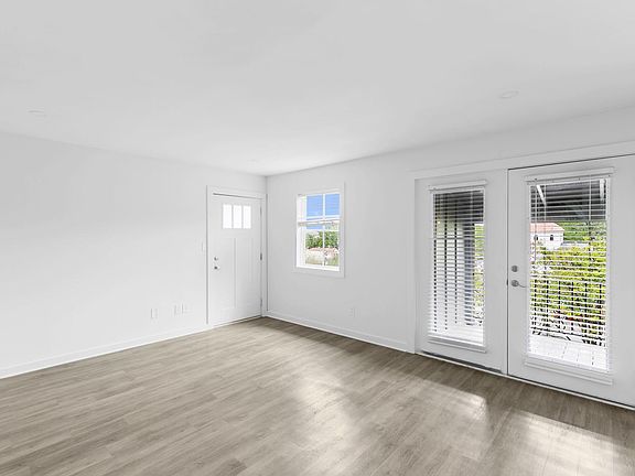 4th image of 3021 Clairmont Ave S #1