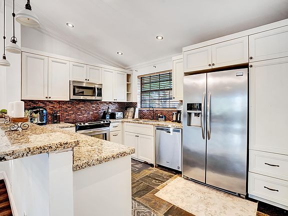 3rd image of 2408 Congressional Way