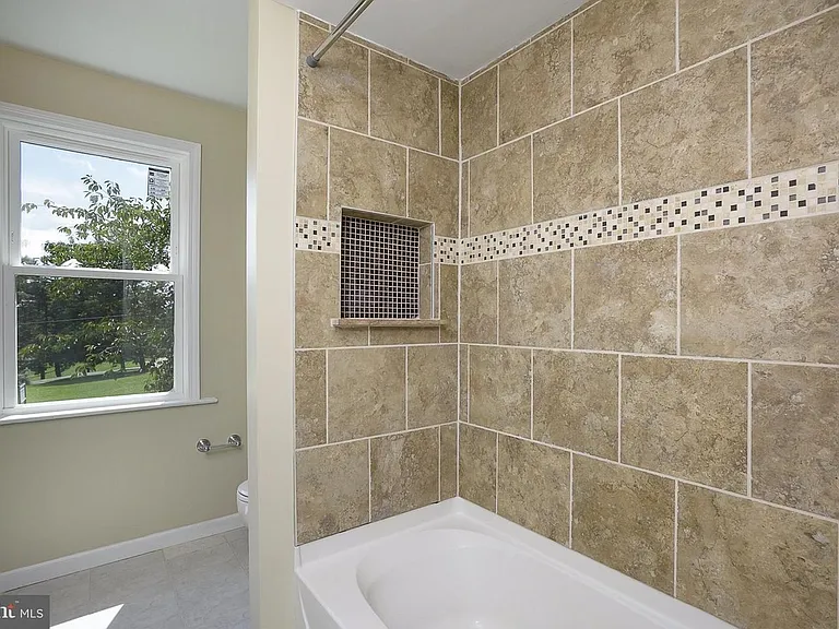 611 Hilltop Rd — Photo 12