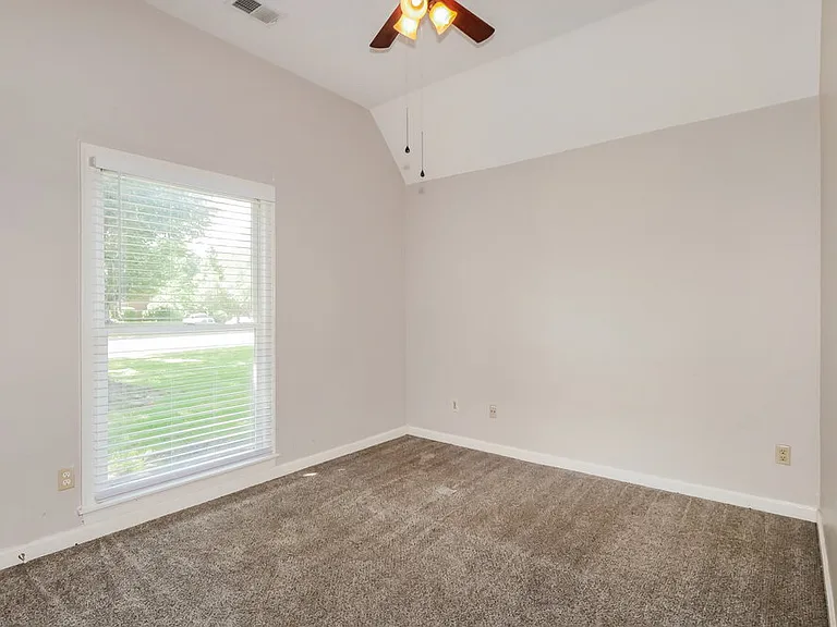 8633 Meadow Green Dr — Photo 14