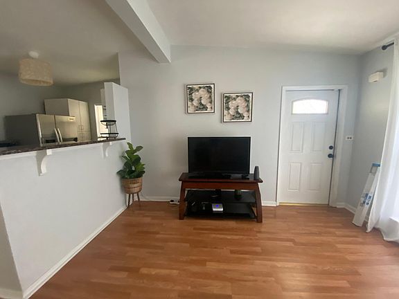 3rd image of 2512 Warne St
