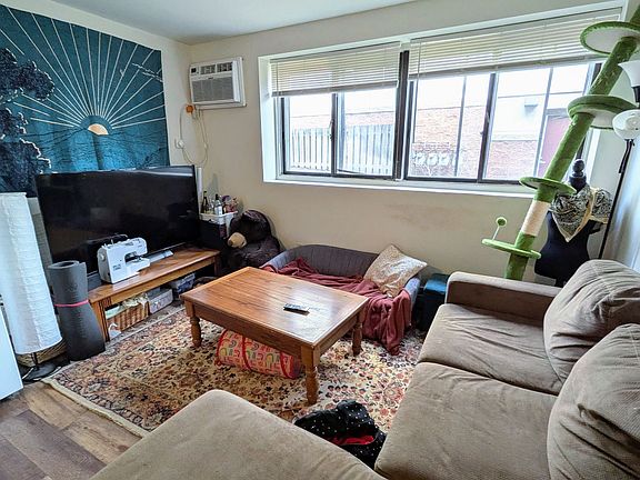 5th image of 615 Ontario St SE APT 4