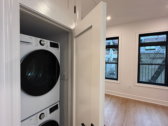 3rd image of 307 W 39th St #5C