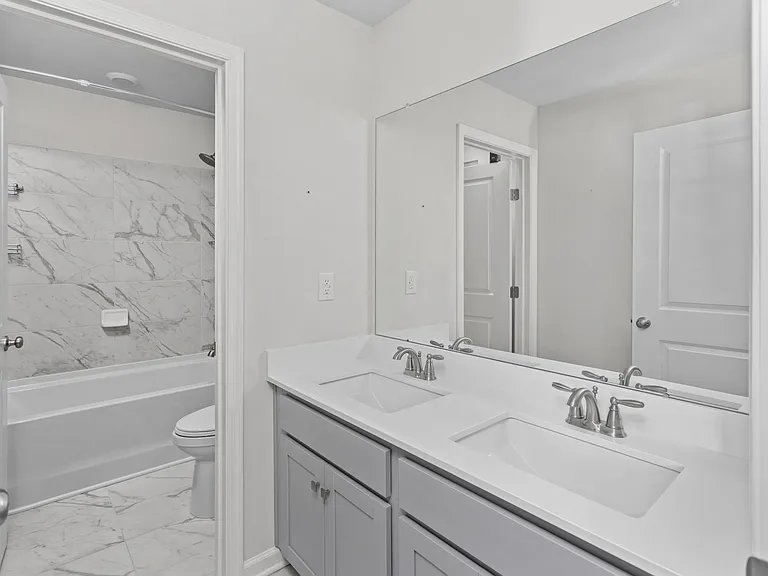 44 Marion Ave — Photo 19