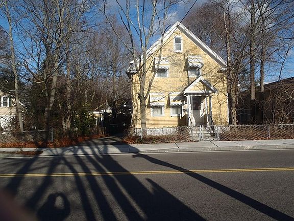 2nd image of 347 Nahatan St