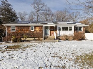 49 Lexington Ave, Smithtown, NY 11787