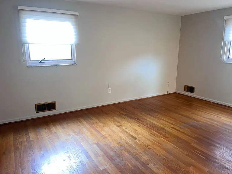 79 Moffett St — Photo 12