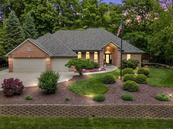 5001 Hunt Club ROAD, Wind Point, WI 53402