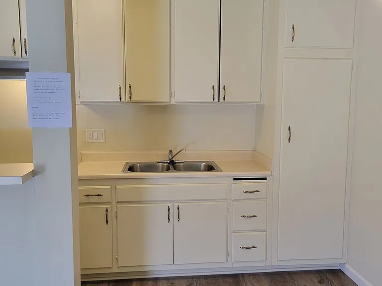 37 unit building close to CSUN! — Photo 17
