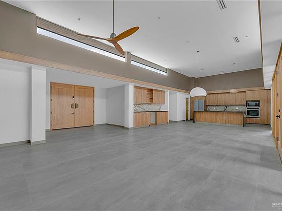 2nd image of 1709 S Queen St