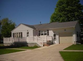 390 1st Ave SE, Britt, IA 50423