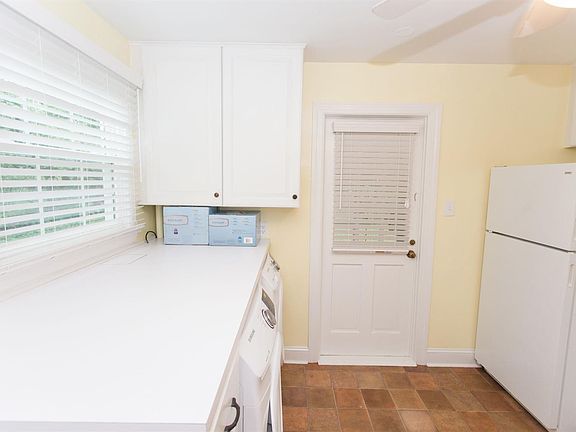 5th image of 220 Arlington St