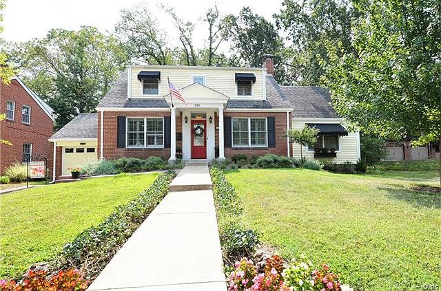 2nd image of 586 Hollywood Pl