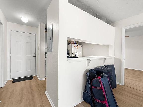 5th image of 4000 SW 23rd St APT 2-303