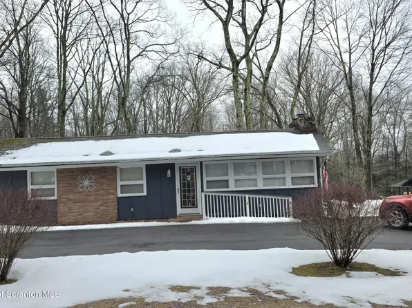 7113 Spruce Ln, Cresco, PA 18326