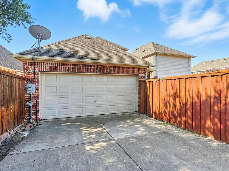 2101 Broadstone Dr — Photo 29