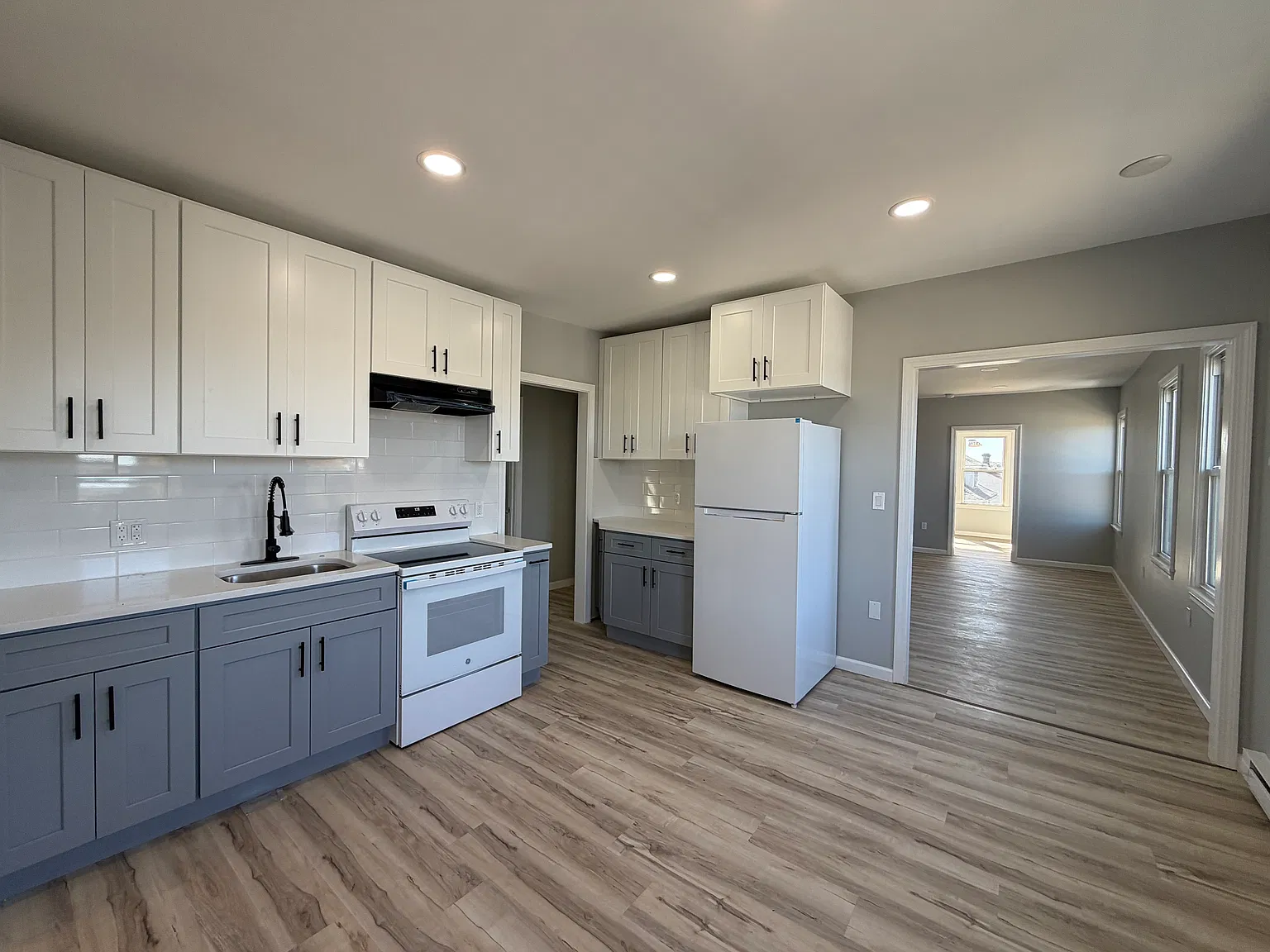 3 bed, 950 sqft, $1,495 — Photo 1