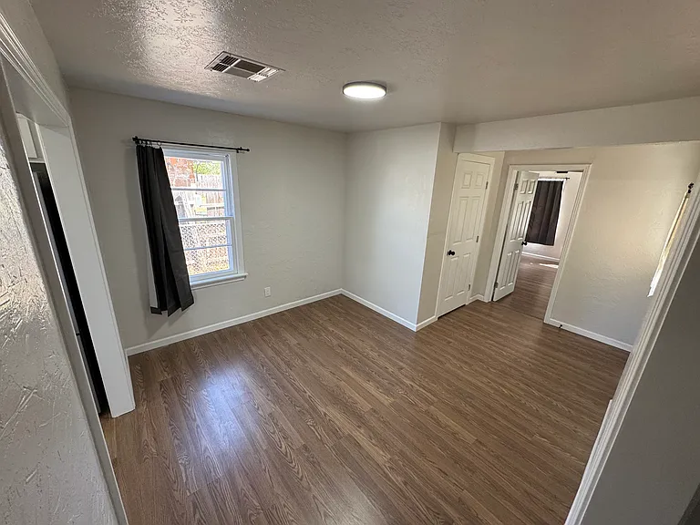 1522 Oxford Way — Photo 7