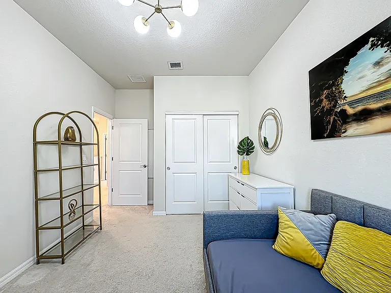 1240 Eucalyptus Dr — Photo 17