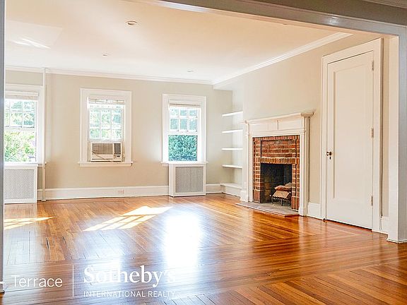 3rd image of 202 Burns St