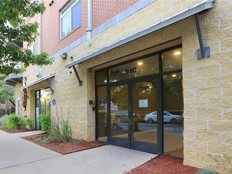 910 W 25th St #307 — Photo 9