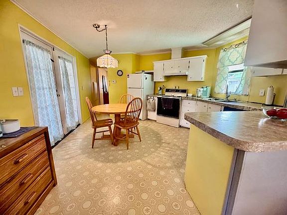 4th image of 84 Wilkes Dr