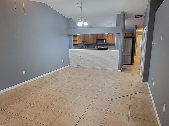 4th image of 829 Faull Dr #B