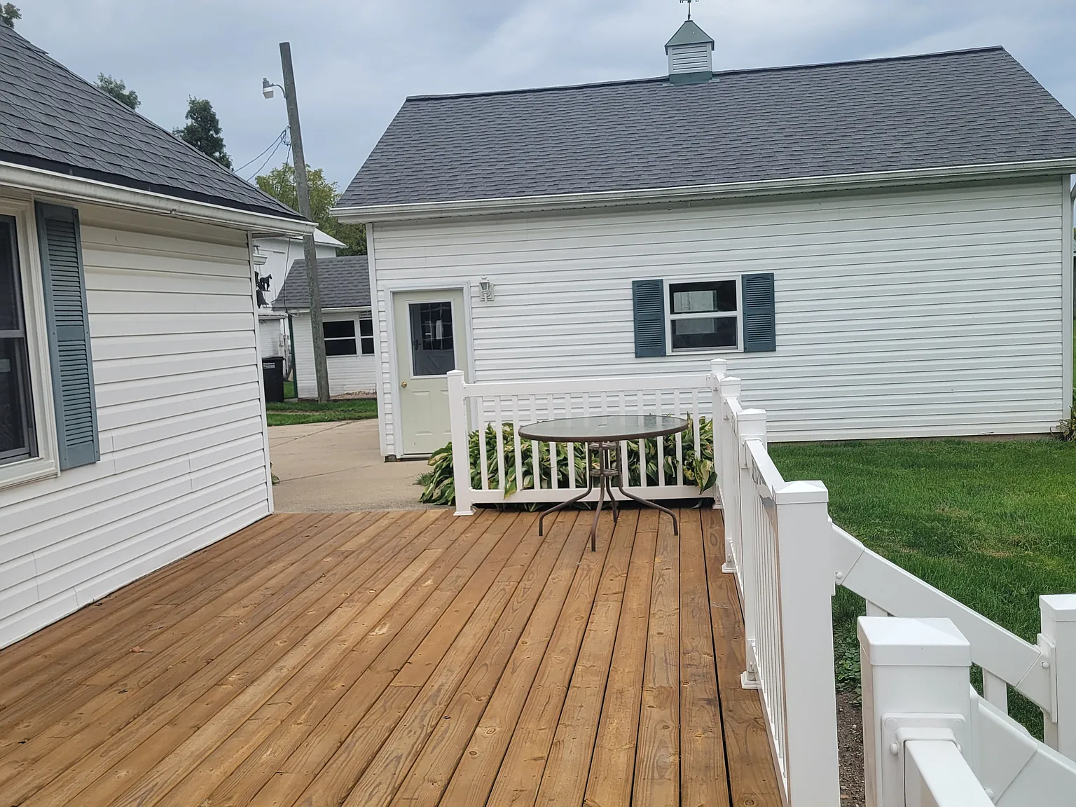 3 bed, 1.5 bath, 2100 sqft, $2,200 — Photo 2