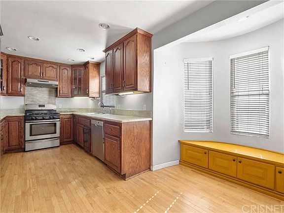 3rd image of 513 W Avenue 37