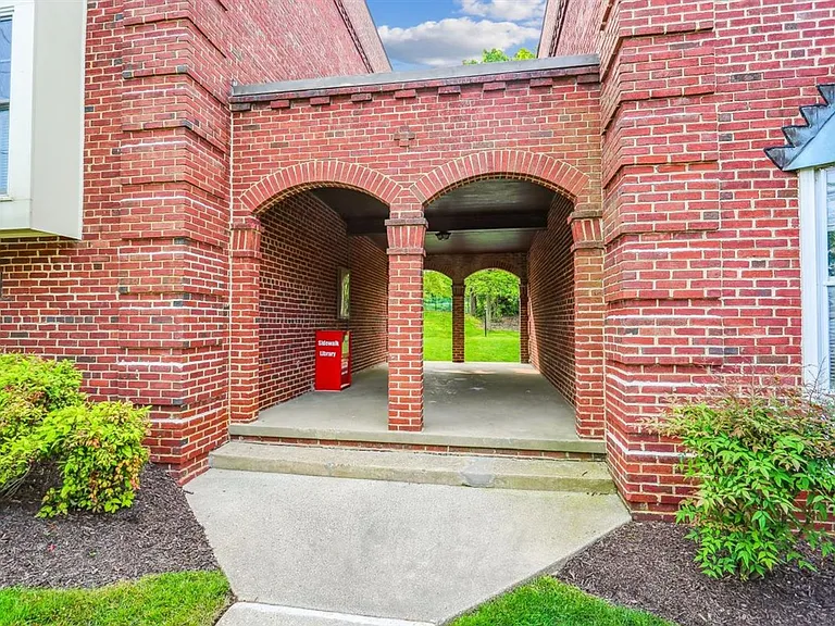 4930 Bradley Blvd — Photo 27