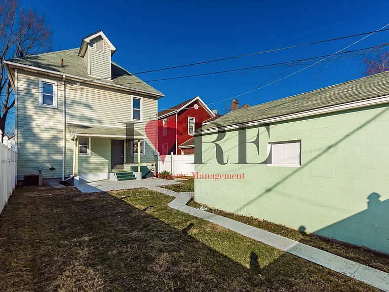158 Dakota Ave — Photo 3