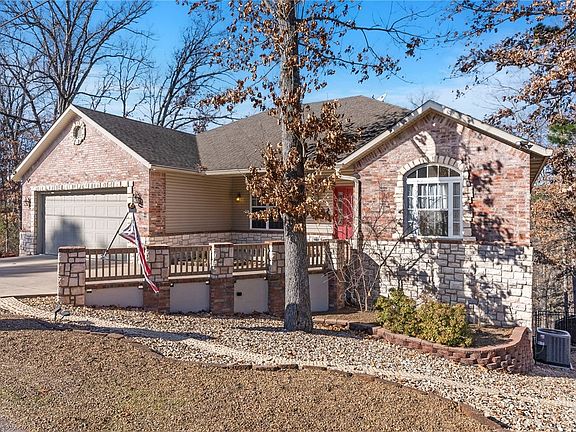 3rd image of 30 Fleetwood Dr