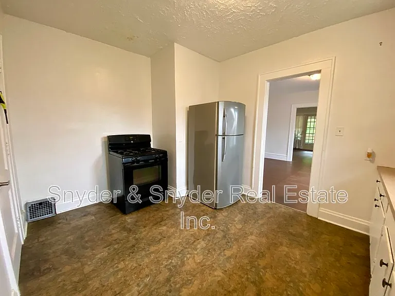 400 Cloverdale Ave #UP — Photo 8