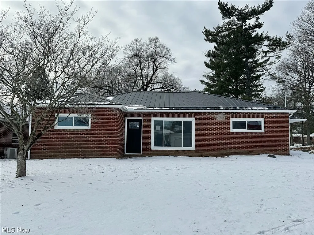 151 Locust Ln photo 1