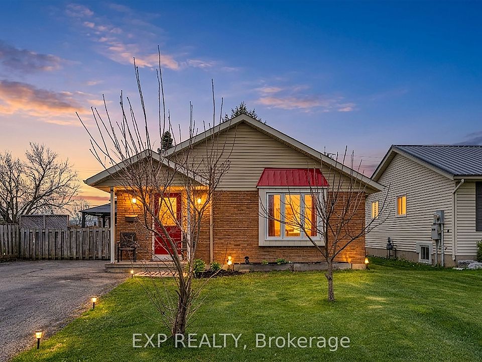 1st image of 8 Abbott Ln