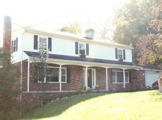 140 N Queens Ct, Huntington, WV 25705